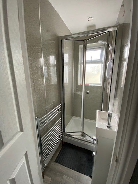 Room Hillside Avenue in Plymouth