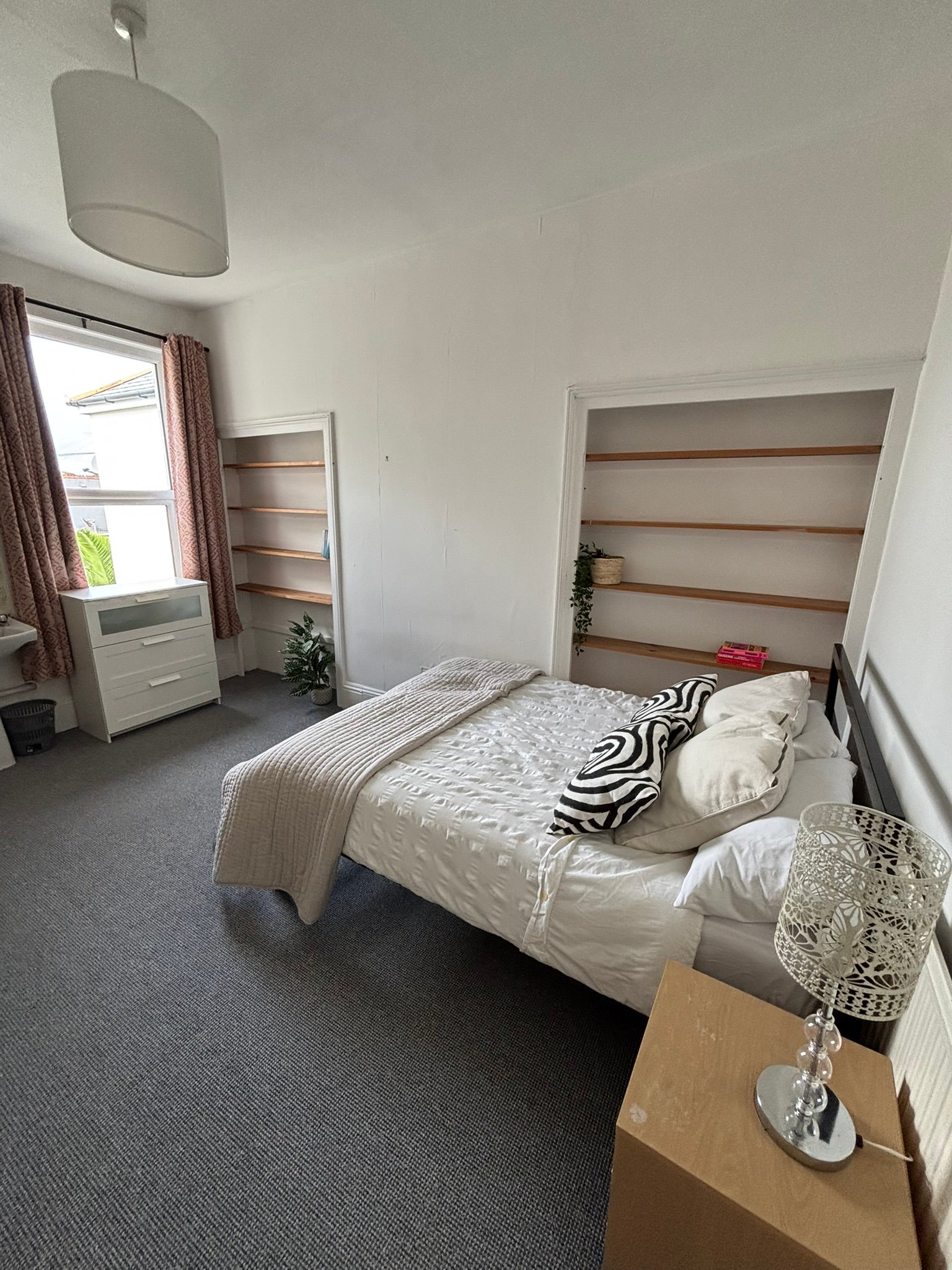 Room Hillside Avenue in Plymouth