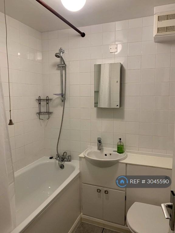 Flat Christchurch Close in Greater London