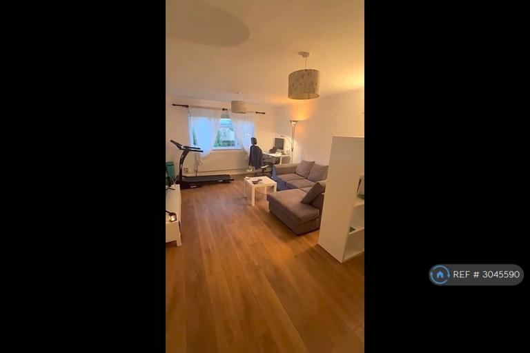 Flat Christchurch Close in Greater London