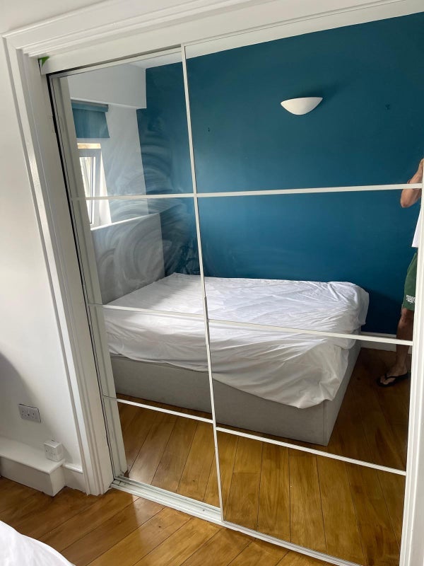 Room Westferry Road in Greater London