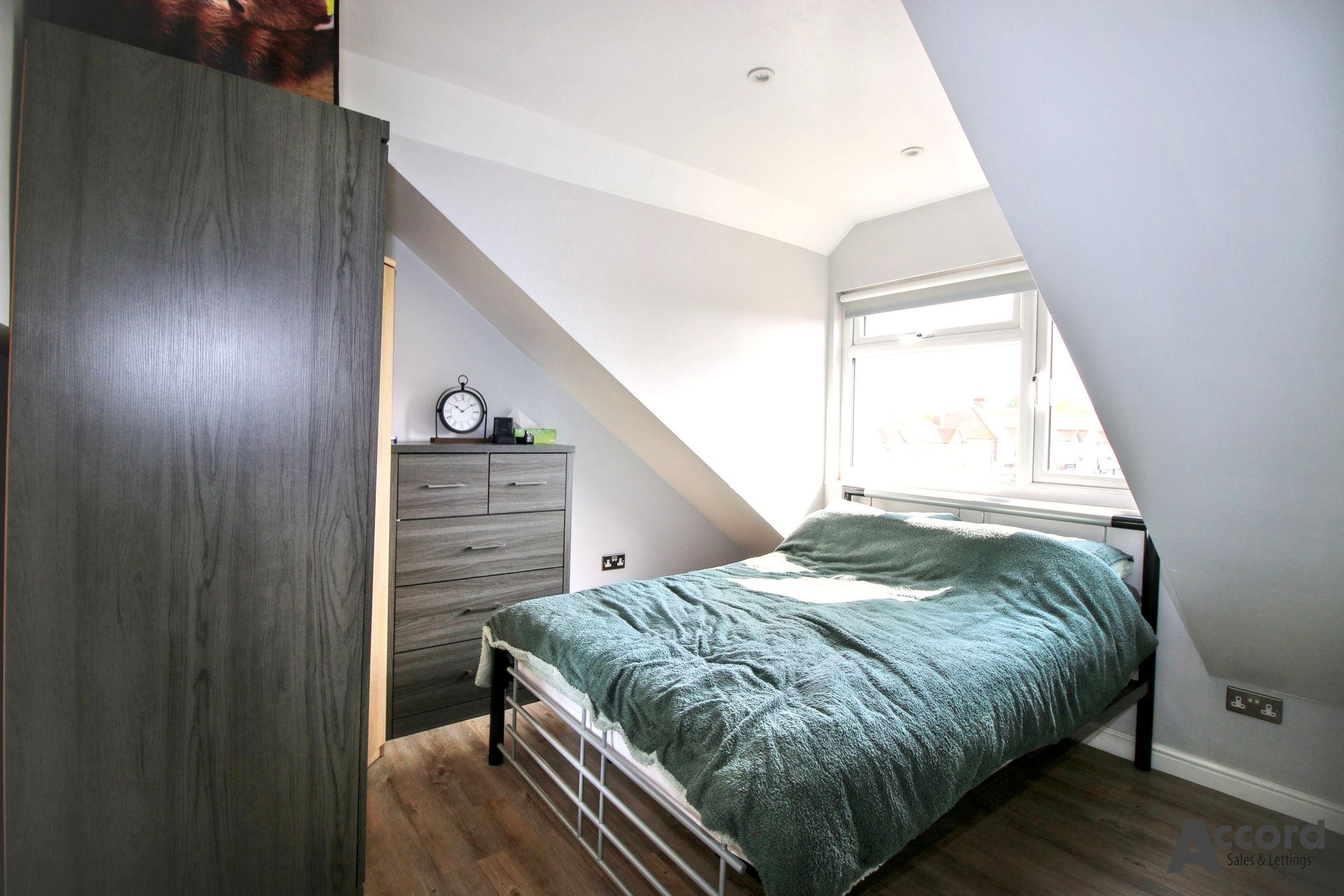 Flat Hornchurch Road in Greater London