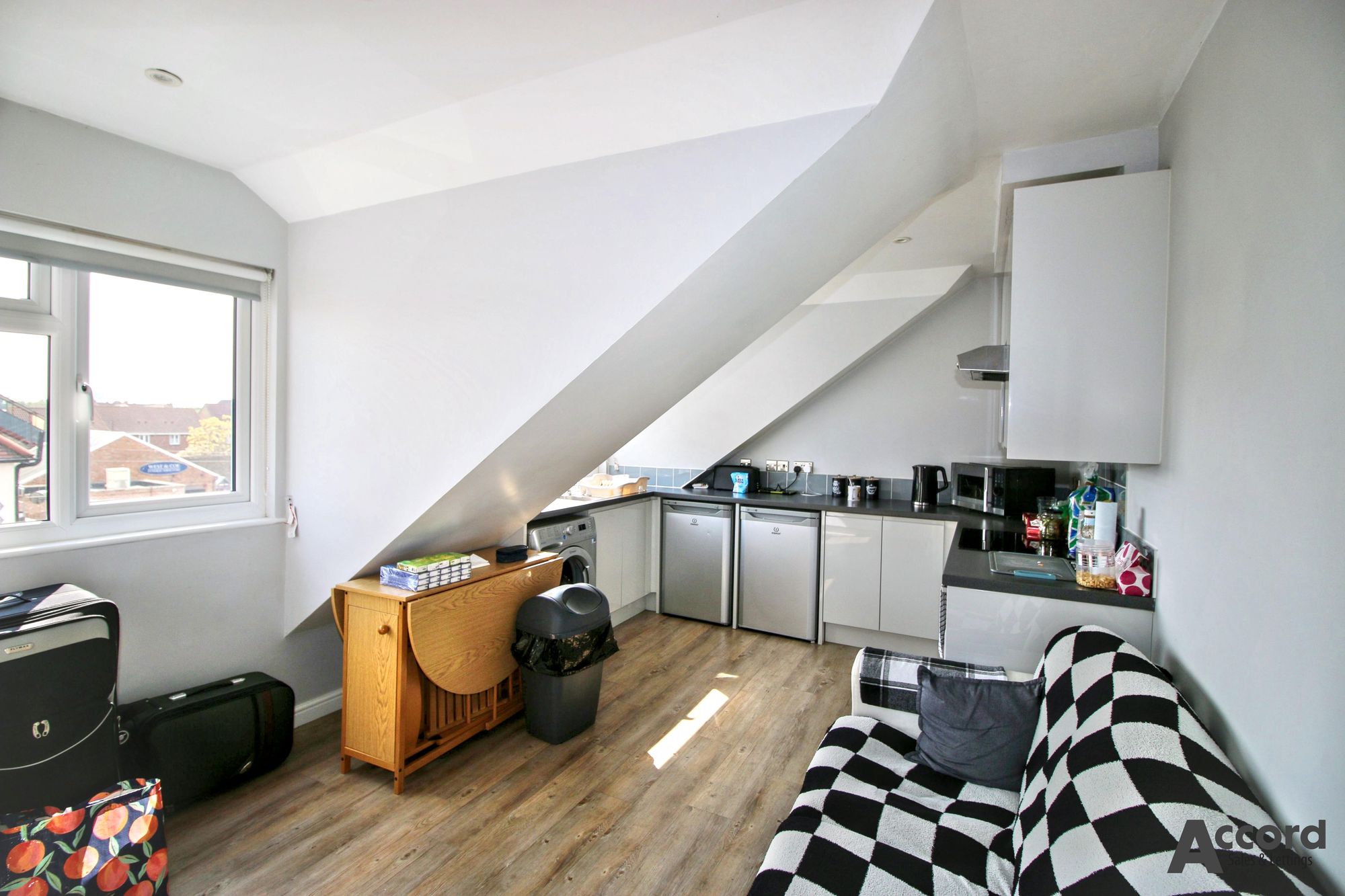 Flat Hornchurch Road in Greater London