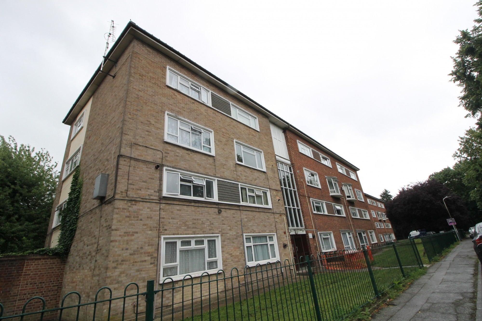 Flat Wordsworth Way in Greater London