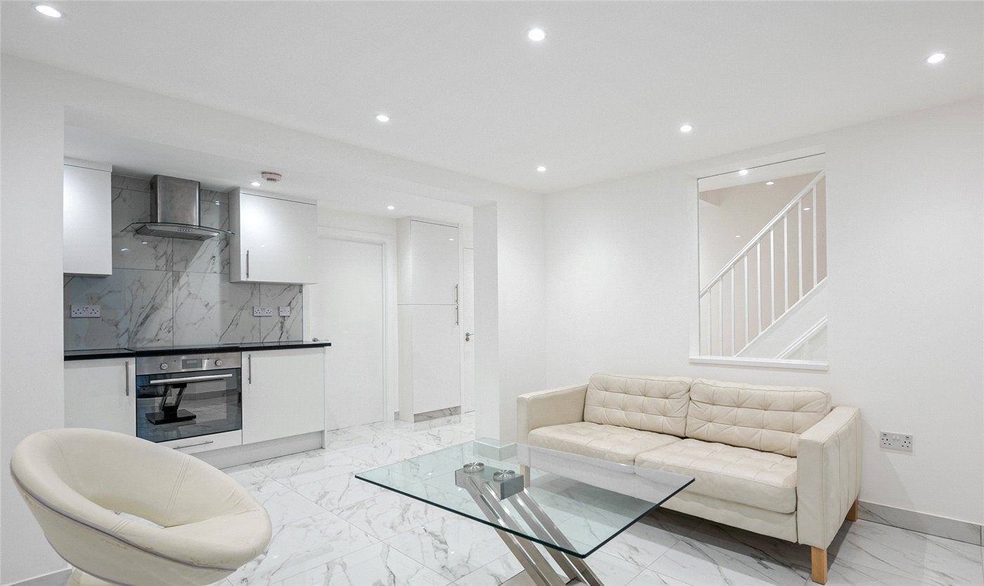 Flat Upper Tachbrook Street in City of Westminster