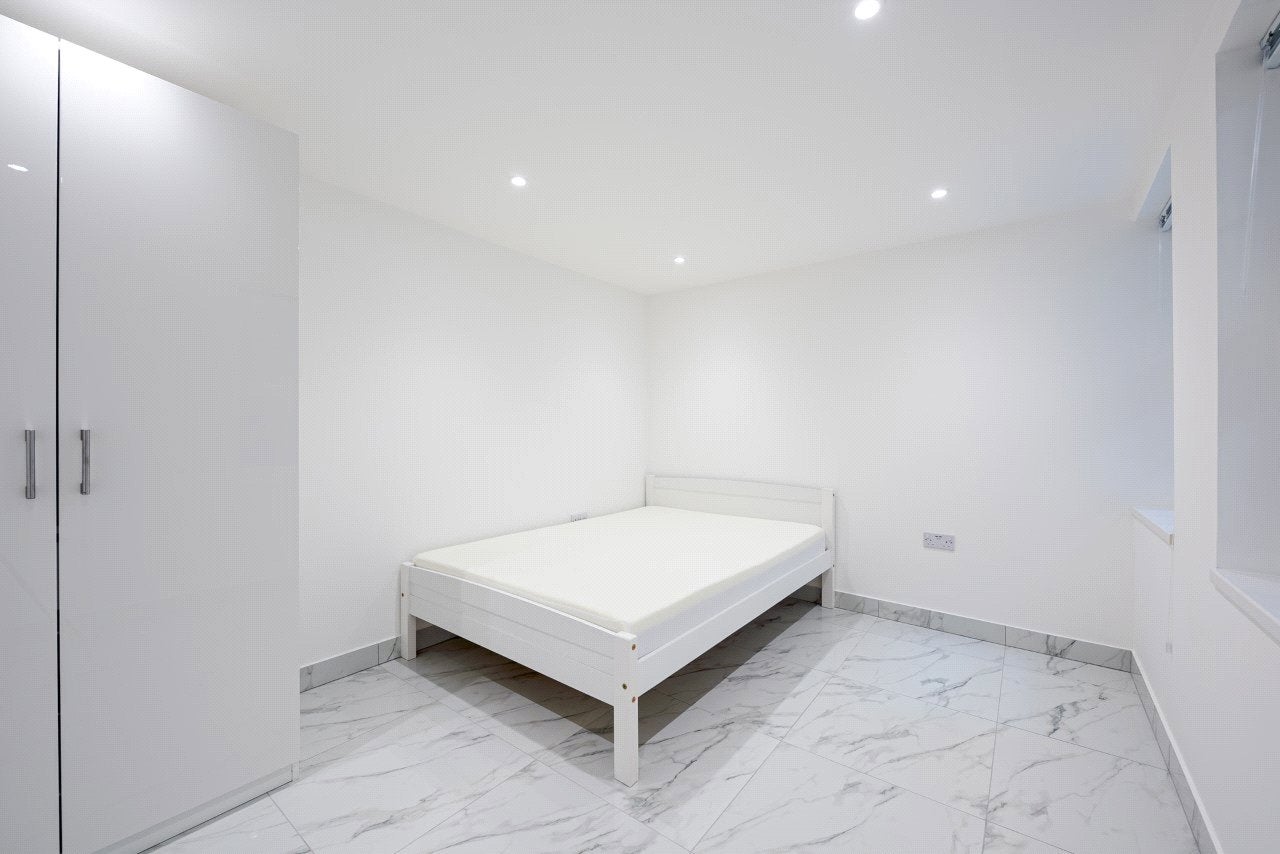 Flat Upper Tachbrook Street in City of Westminster