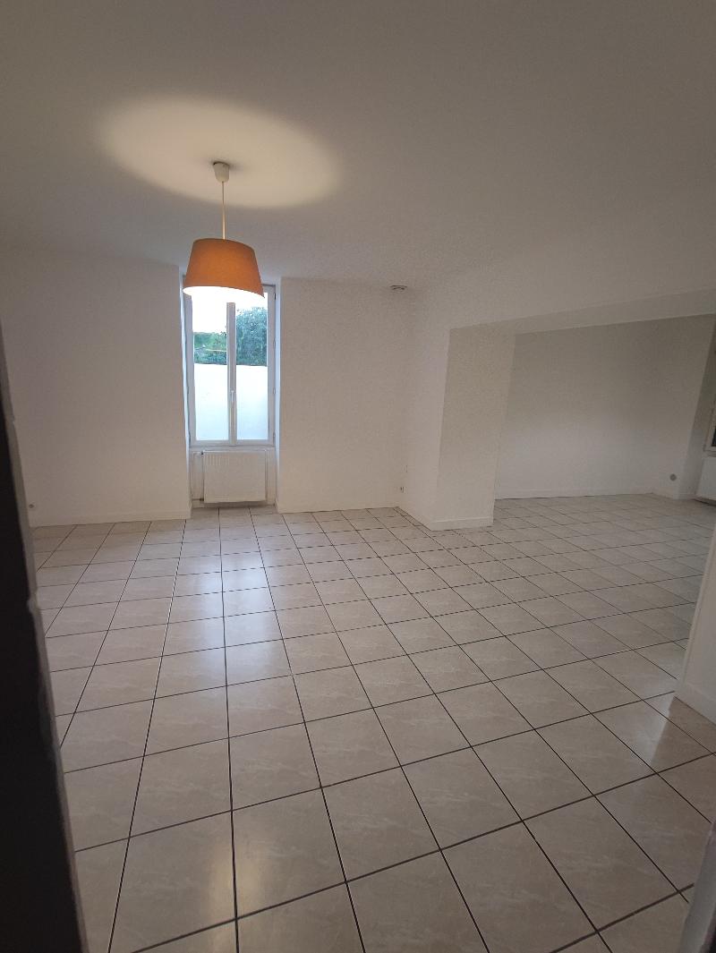 House Rue des Treilles in Libourne