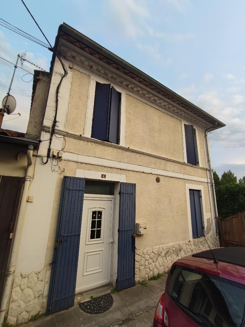 House Rue des Treilles in Libourne