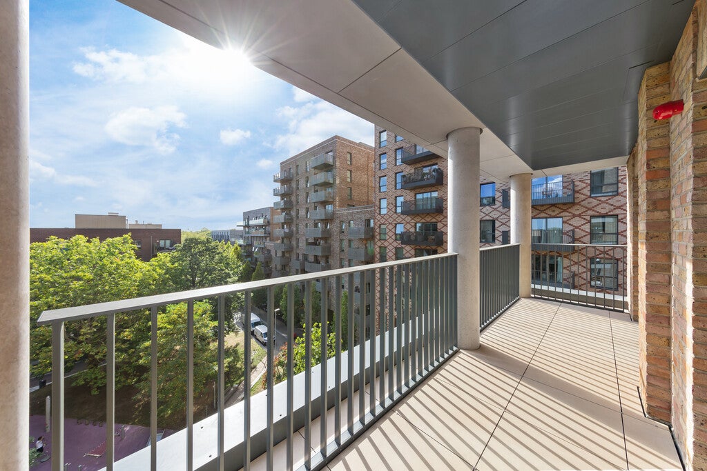 Flat Danvers Avenue in Greater London