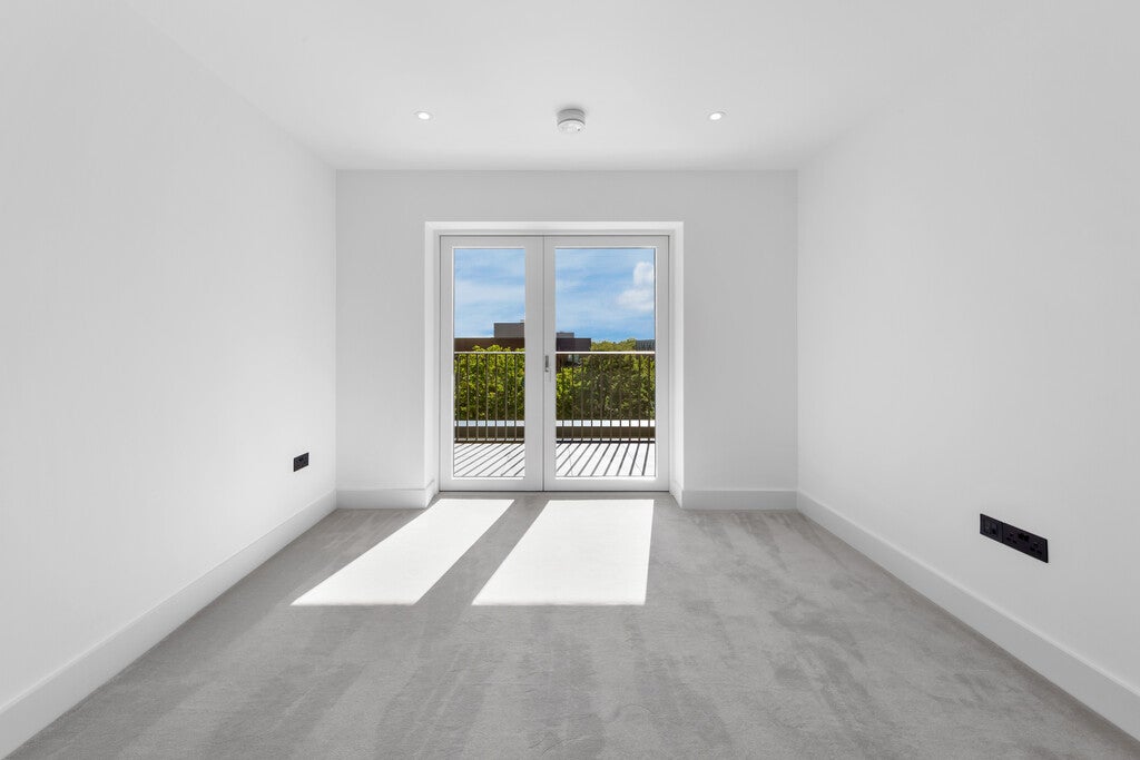 Flat Danvers Avenue in Greater London