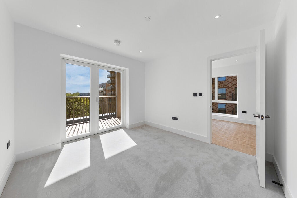 Flat Danvers Avenue in Greater London