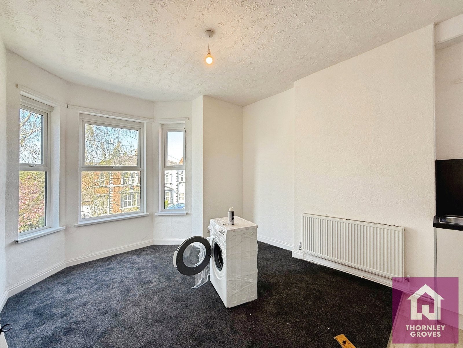 Flat Belgrave Crescent in Manchester