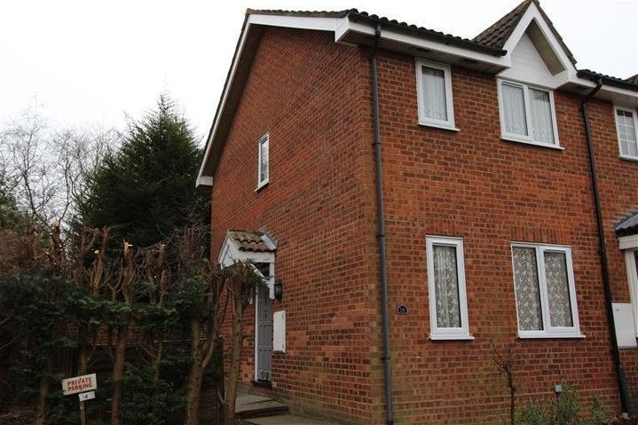 Flat Redwood Way in Greater London