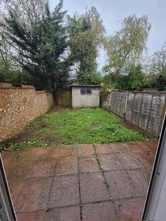 Flat Redwood Way in Greater London