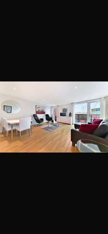 Room Battersea Park Road in Greater London