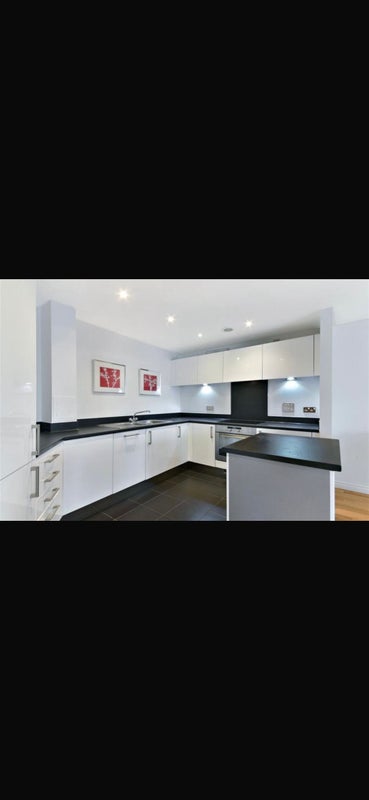 Room Battersea Park Road in Greater London