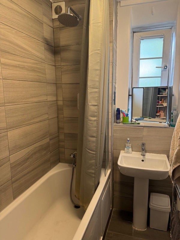 Room White Post Lane in Greater London