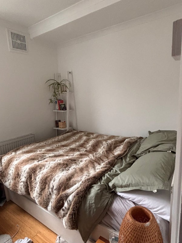 Room White Post Lane in Greater London
