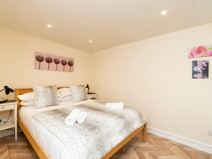 Flat Newbridge Hill in Bath