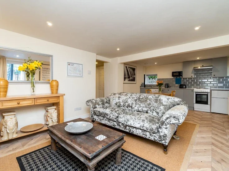 Flat Newbridge Hill in Bath