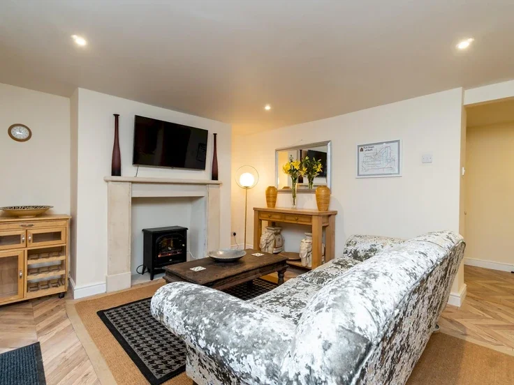 Flat Newbridge Hill in Bath