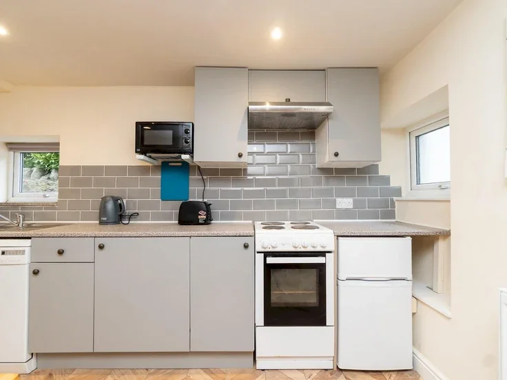 Flat Newbridge Hill in Bath