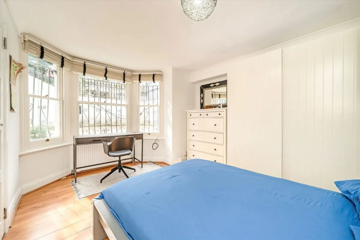 Flat Matheson Road in Greater London