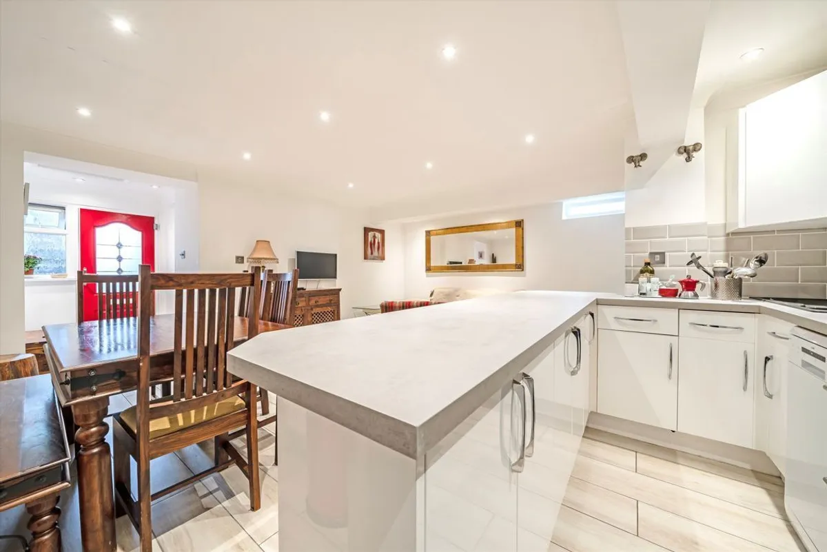 Flat Matheson Road in Greater London