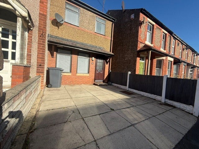 Flat South Road in West Kirby