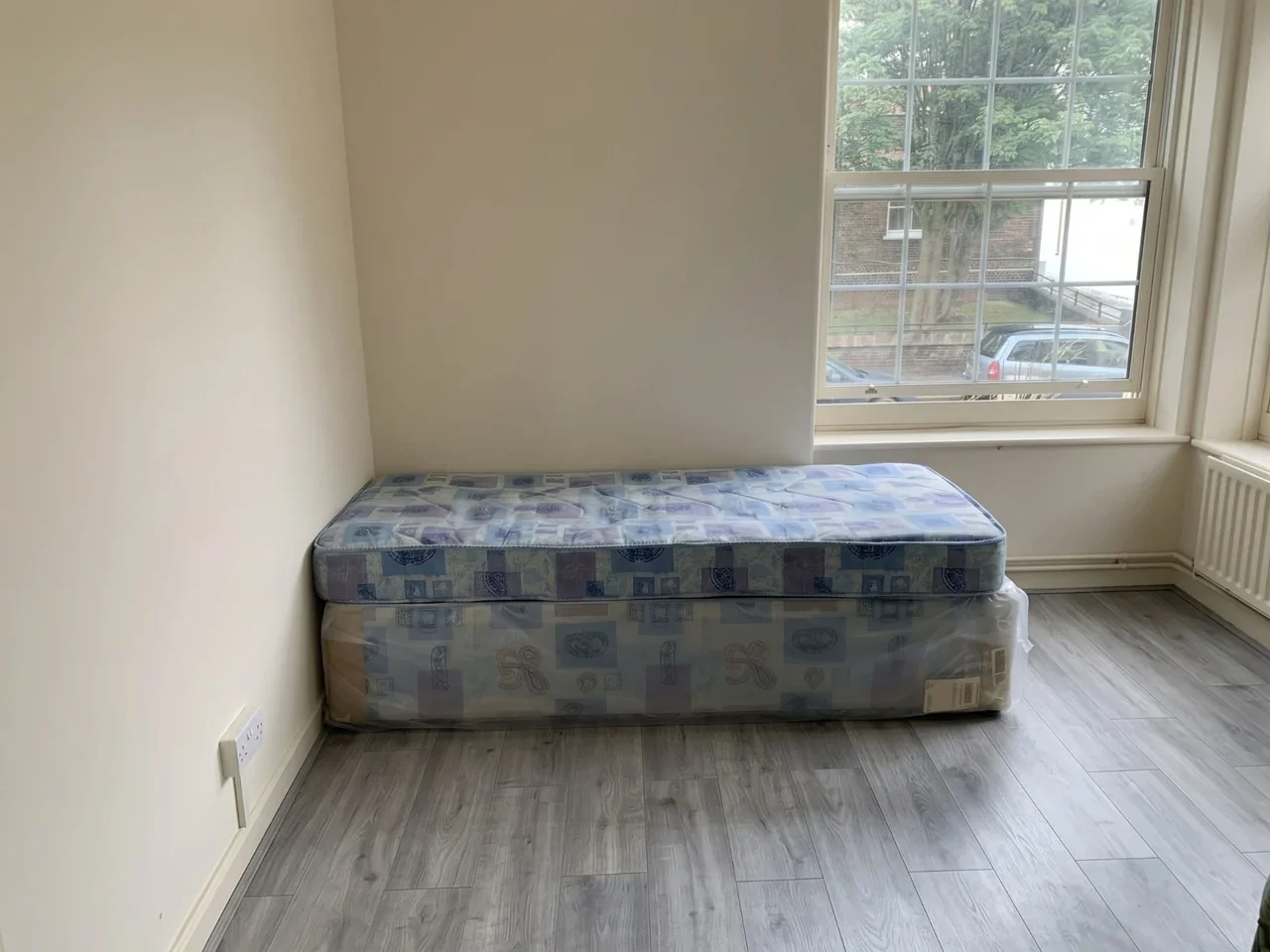 Room Rockingham Street in Greater London