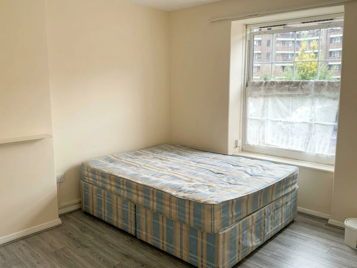 Room Rockingham Street in Greater London