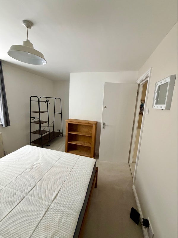 Room Delahays Range in Manchester