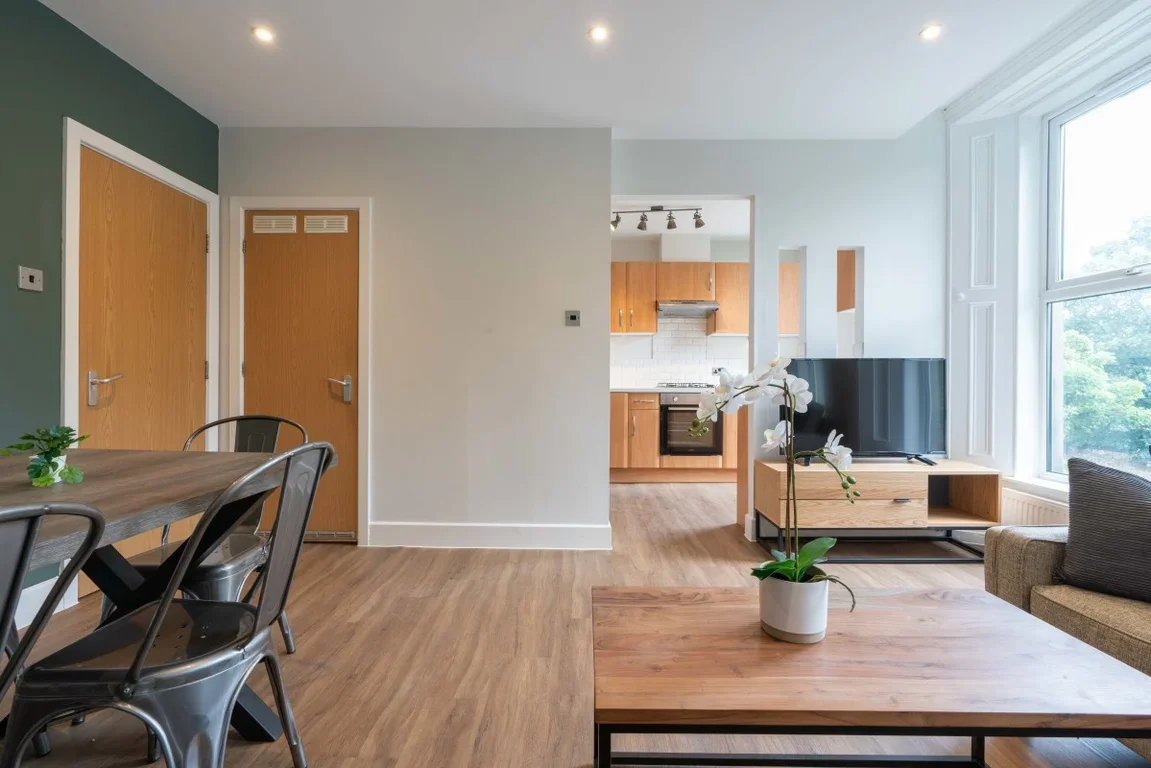 Flat Jesmond Road in Newcastle upon Tyne