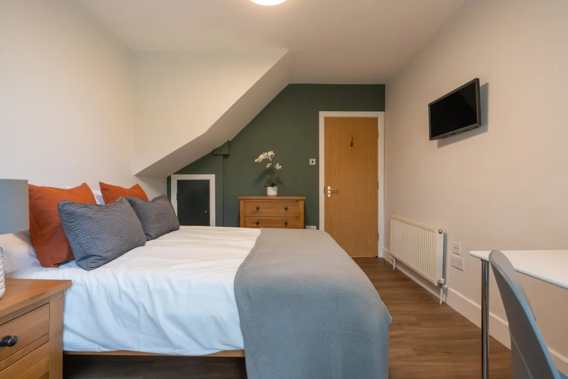 Flat Jesmond Road in Newcastle upon Tyne