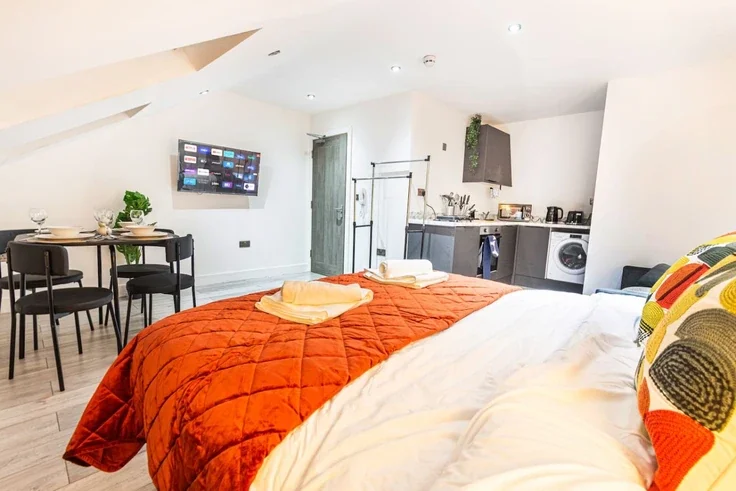 Flat Mitcham Road in Greater London