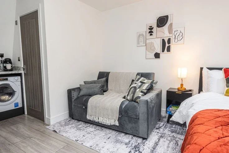 Flat Mitcham Road in Greater London
