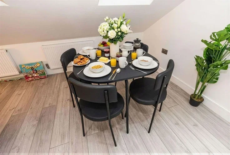 Flat Mitcham Road in Greater London