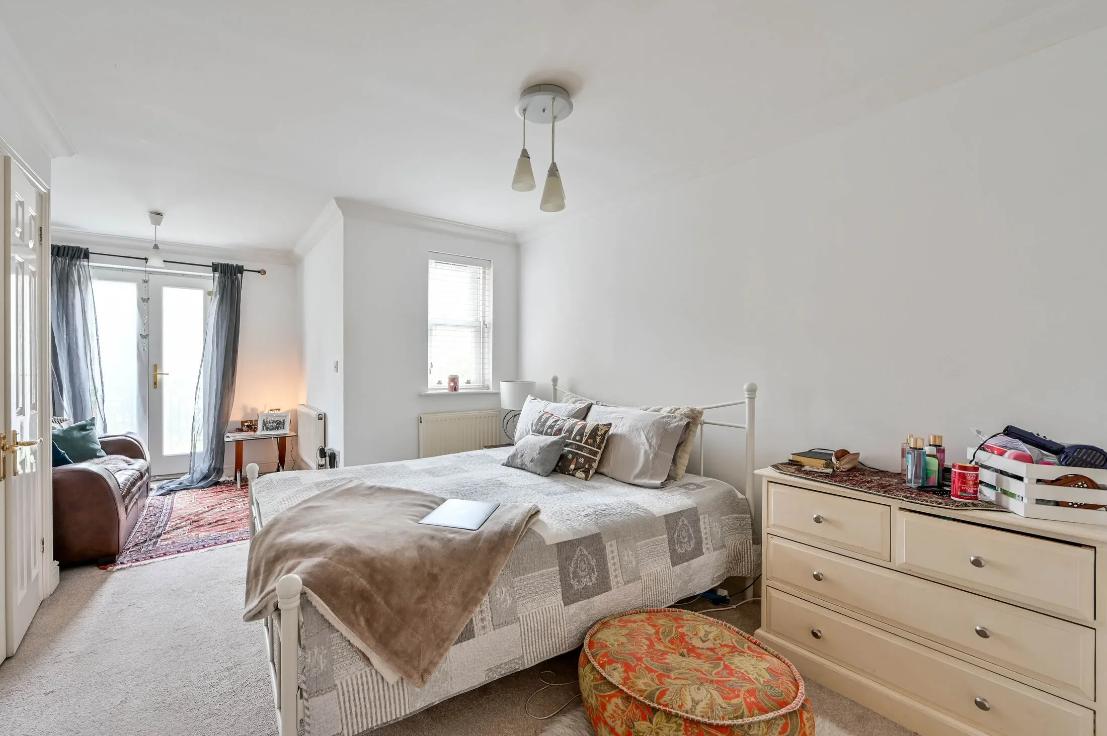 Flat Sells Close in Guildford