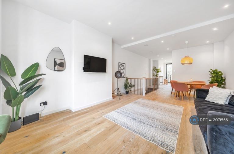 Flat Devonshire Road in Greater London