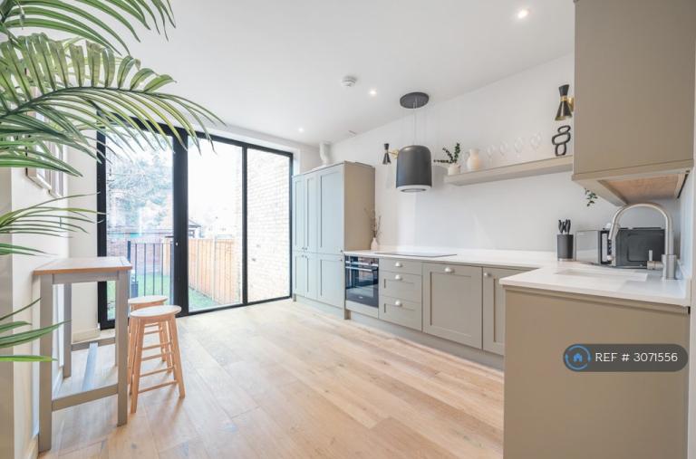 Flat Devonshire Road in Greater London