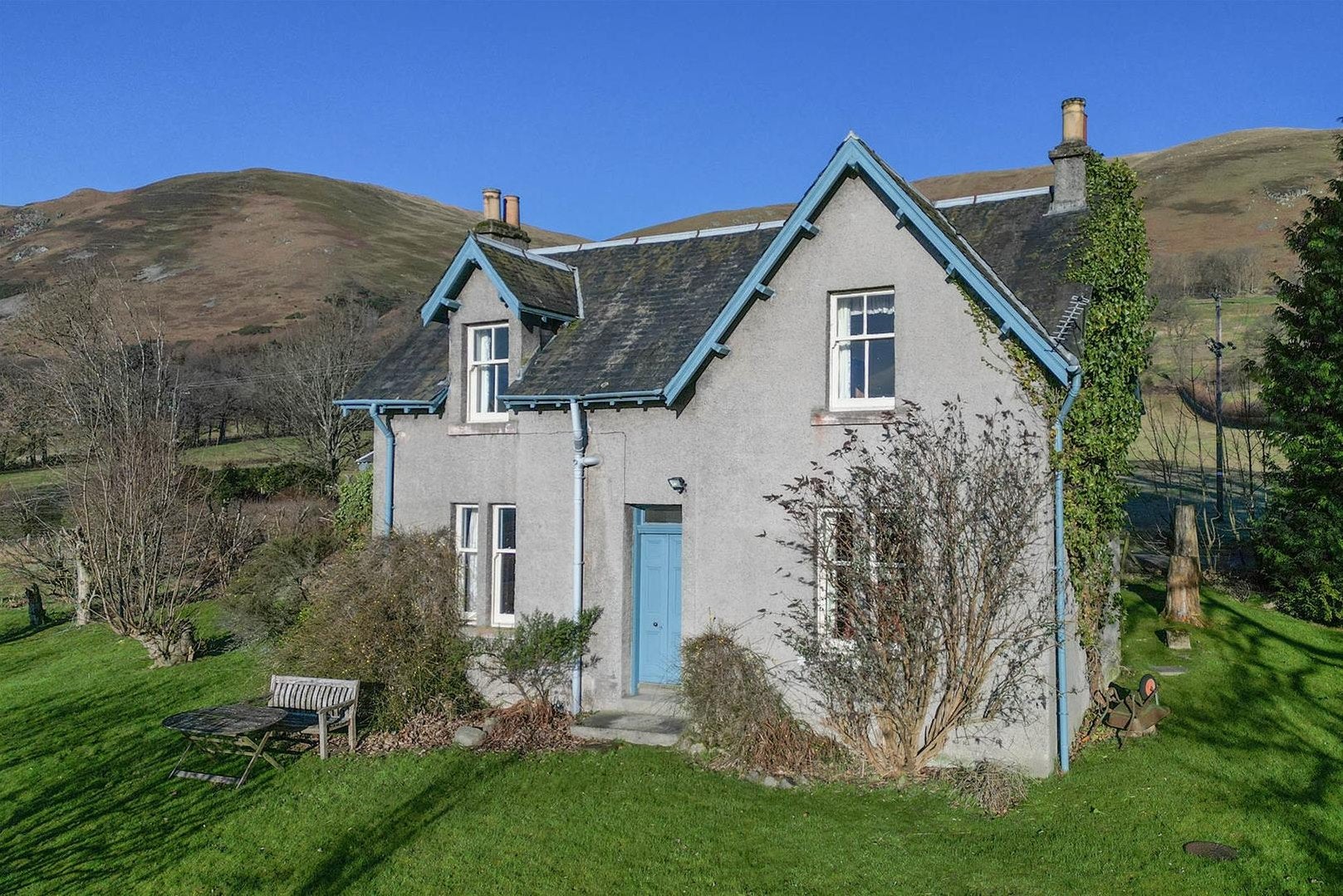 House Harviestoun Farm Road in Tillicoultry