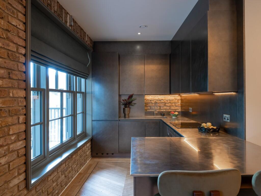 Flat Ferdinand Street in Greater London
