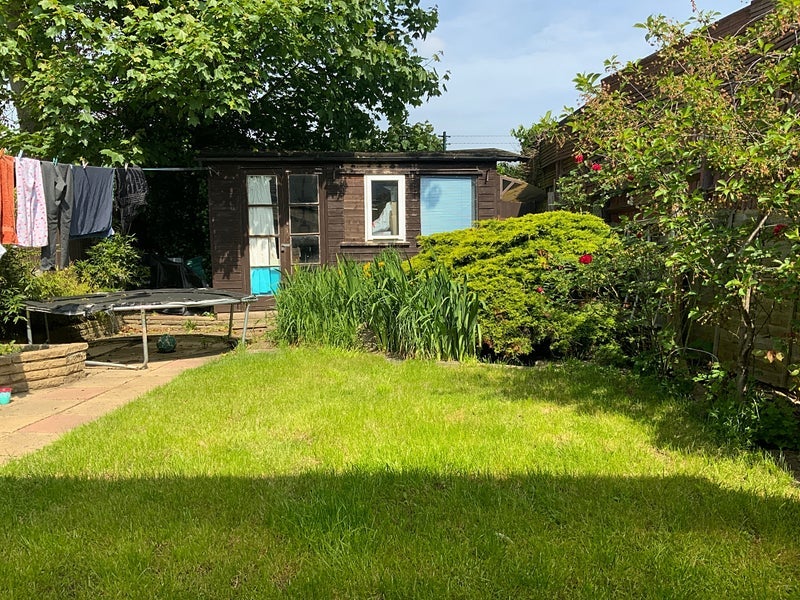 Room Chestnut Grove in Greater London