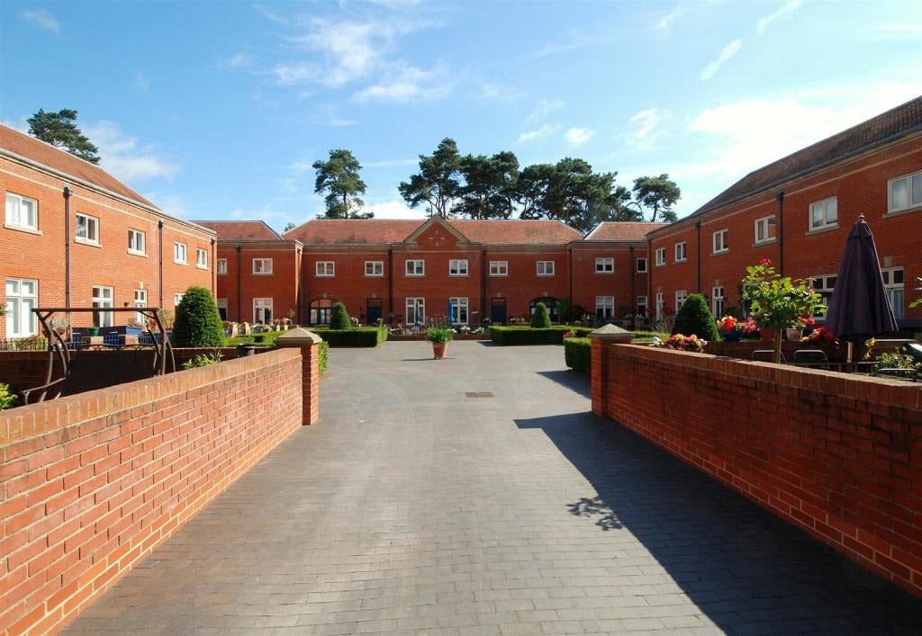 House Carnarvon Court in South Derbyshire