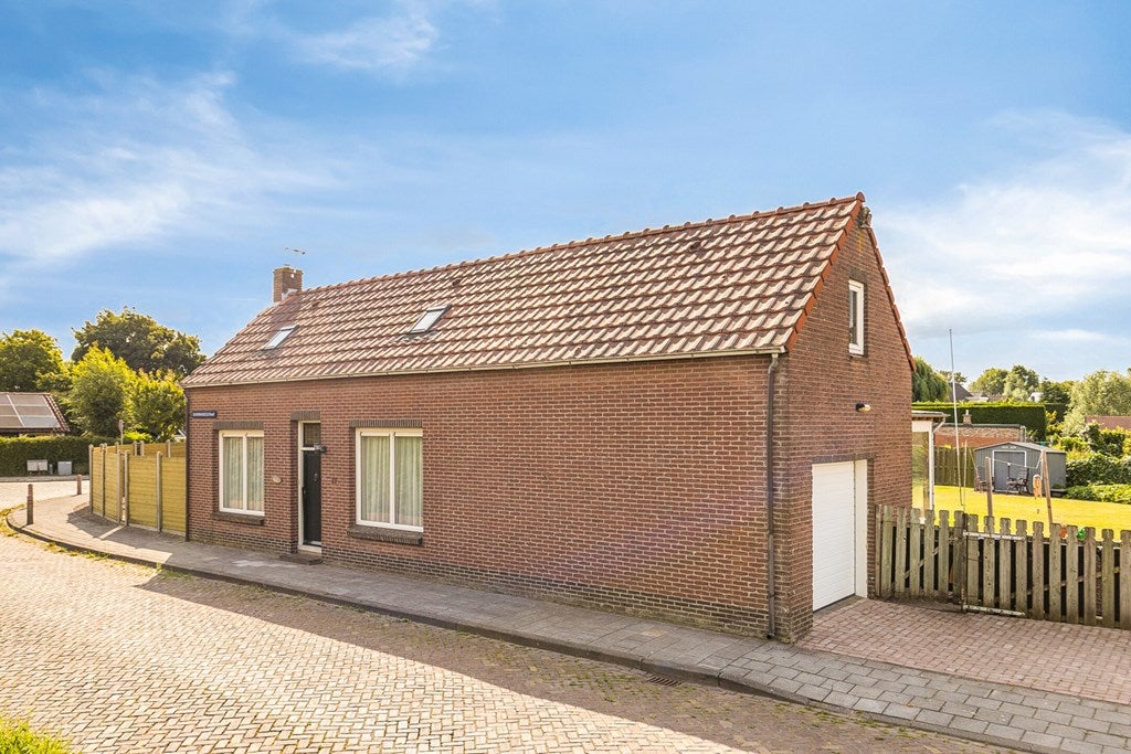 Huis Duivenhoeksestraat 37 in Graauw
