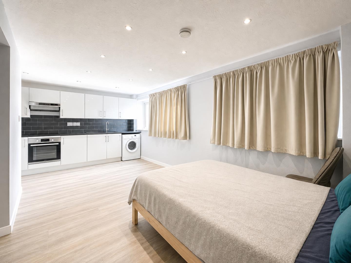 Flat Horndean Road in Winkfield