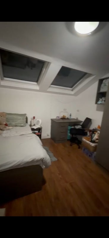 Room St John's Avenue in Leeds