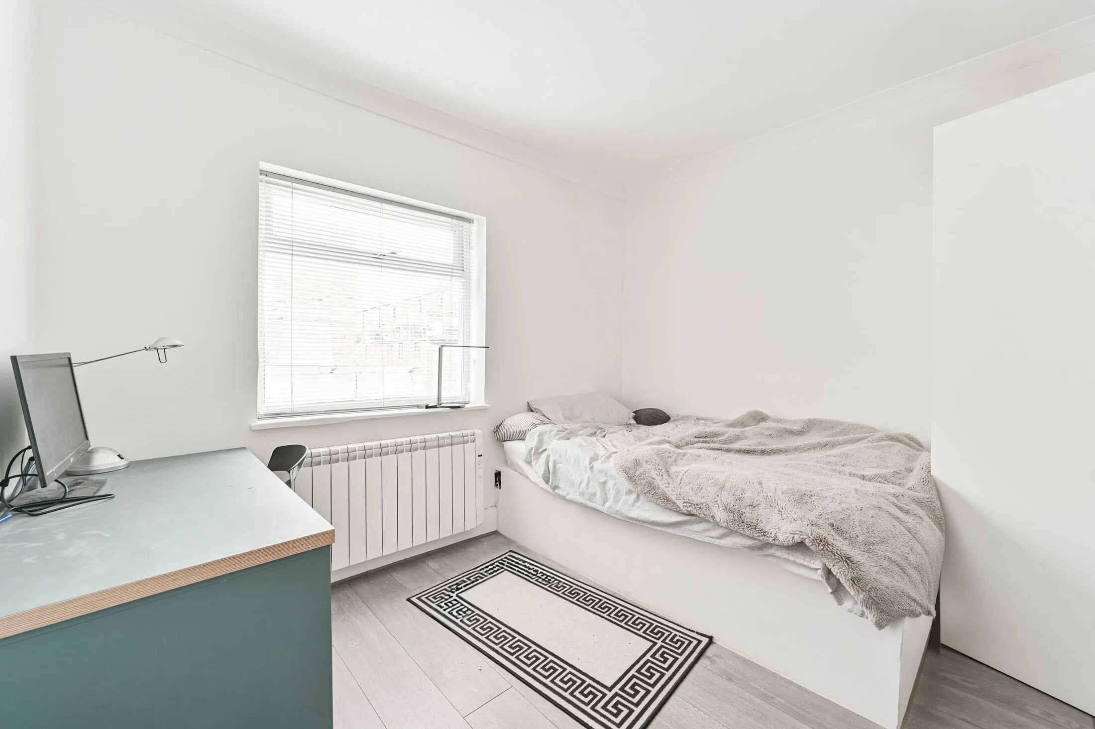 Flat Handforth Road in Greater London