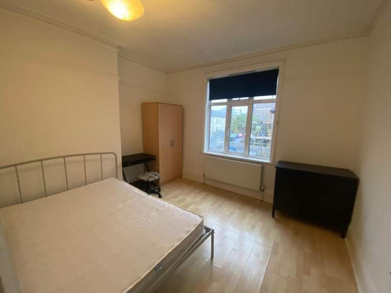 Room Kenton Road in Greater London
