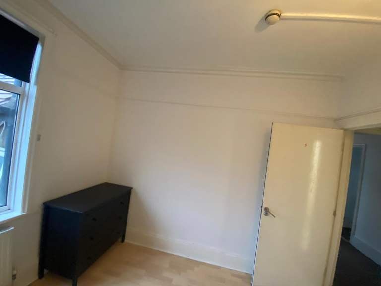 Room Kenton Road in Greater London